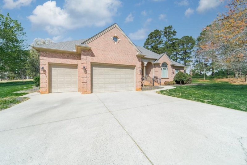 Property image 3 at 8005 Broadmoor Lane, Stanley, NC 28164