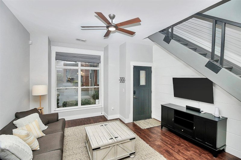 Property image 4 at 2125 Southend Drive, Charlotte, NC 28203