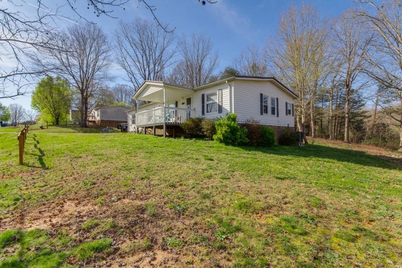 Property image 3 at 3375 Stony Brook Circle, Newton, NC 28658