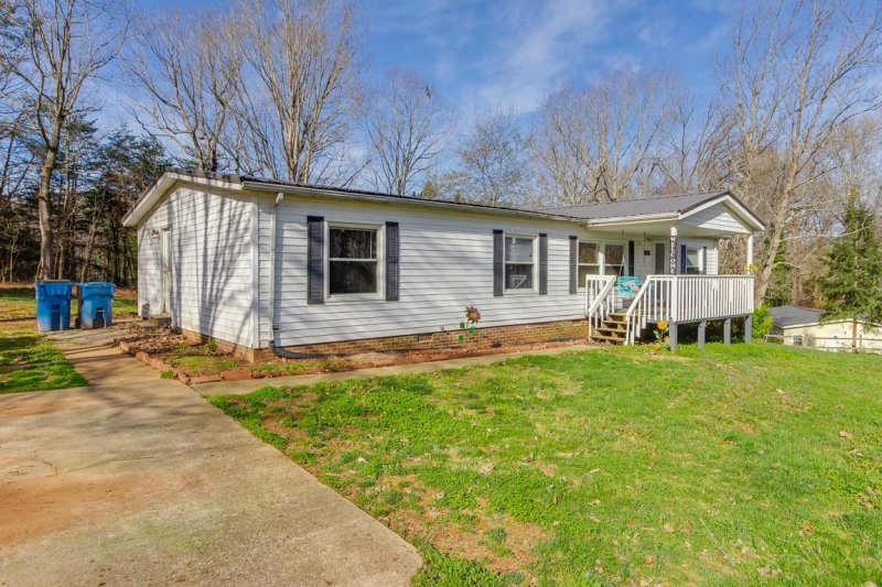 Property image 4 at 3375 Stony Brook Circle, Newton, NC 28658