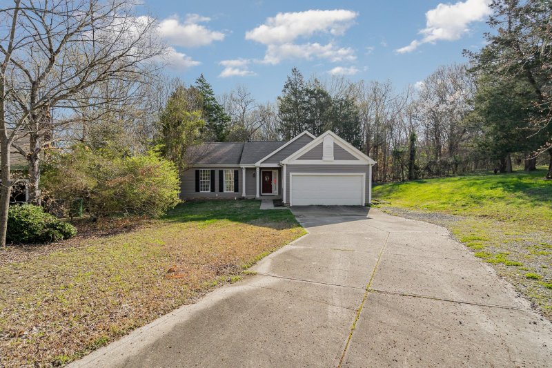 Property image 3 at 11100 Deerpath Court, Charlotte, NC 28262