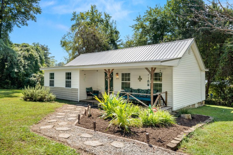 2123 Arlington Place