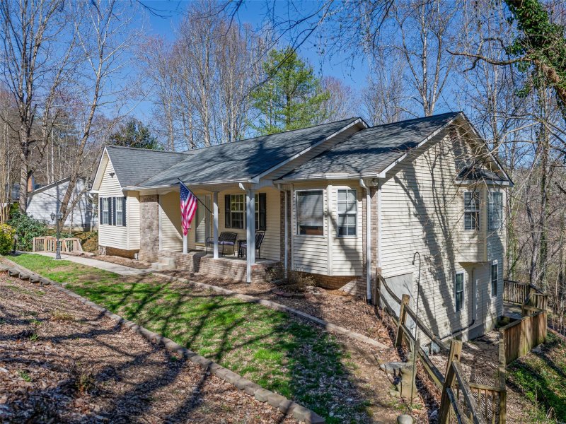 Property image 4 at 417 Hunters Glen Lane, Hendersonville, NC 28739