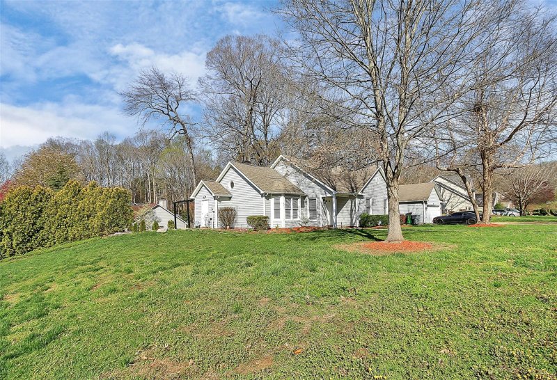 Property image 4 at 8701 Canter Post Drive, Charlotte, NC 28216