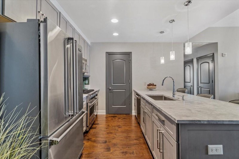 Property image 5 at 701 Royal Court, Charlotte, NC 28202