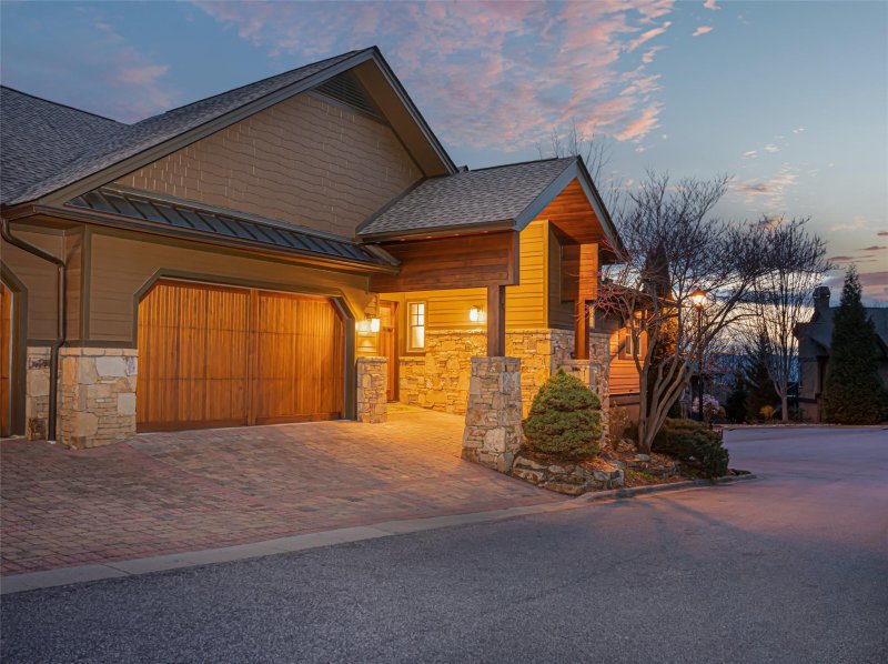 127 Points West Drive