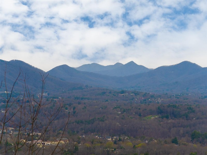 Property image 4 at 127 Points West Drive, Asheville, NC 28804