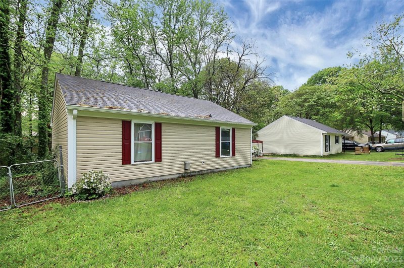 Property image 3 at 6820 Delta Lake Drive, Charlotte, NC 28215