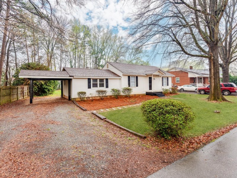 Property image 2 at 5640 Stardust Drive, Charlotte, NC 28216