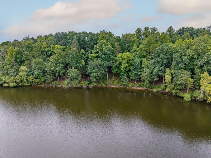 Property image 3 at 5752 Lake Pointe Drive, Granite Falls, NC 28630