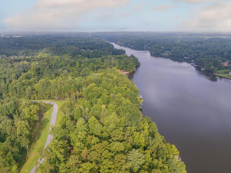 Property image 4 at 5752 Lake Pointe Drive, Granite Falls, NC 28630