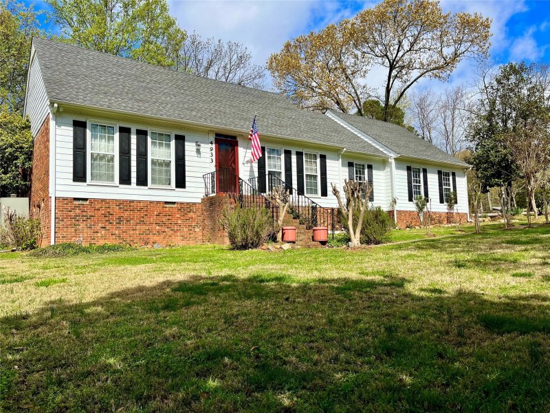 Property image 2 at 4933 Spring Lane, Charlotte, NC 28213