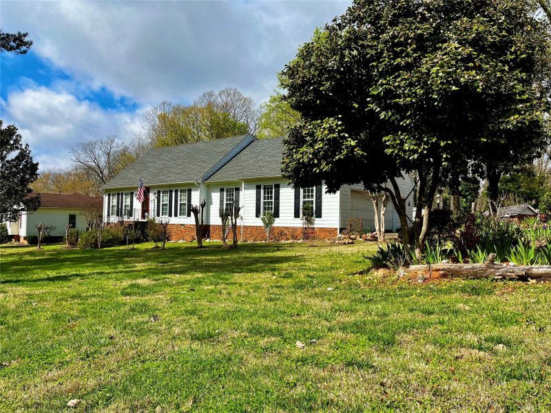 Property image 3 at 4933 Spring Lane, Charlotte, NC 28213