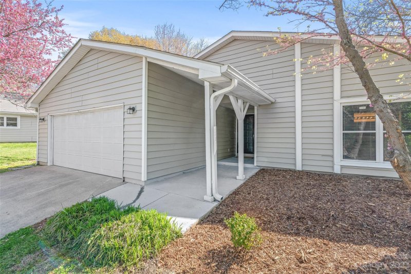 Property image 3 at 11606 Woodsong Court, Charlotte, NC 28226