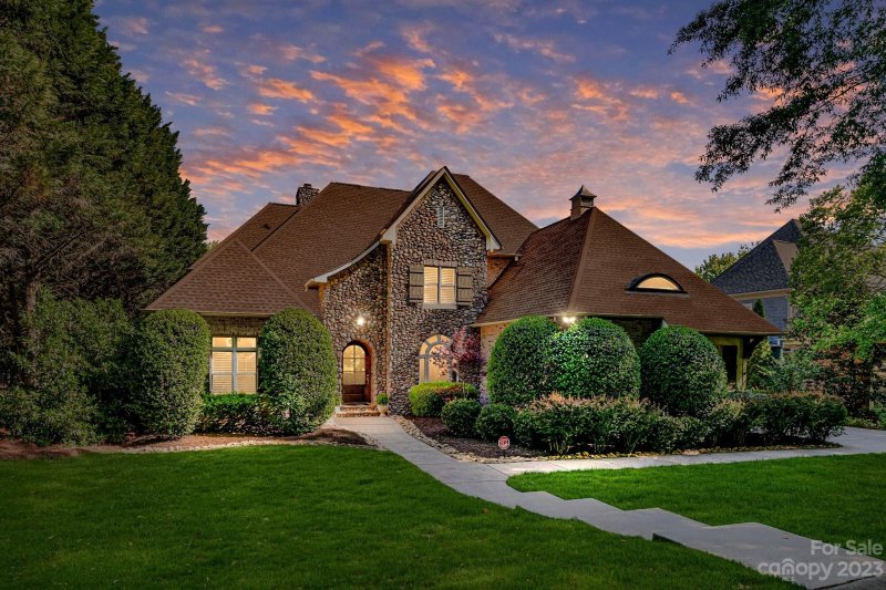 7824 Pemswood Street