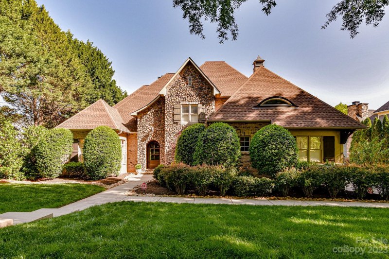 Property image 2 at 7824 Pemswood Street, Charlotte, NC 28277