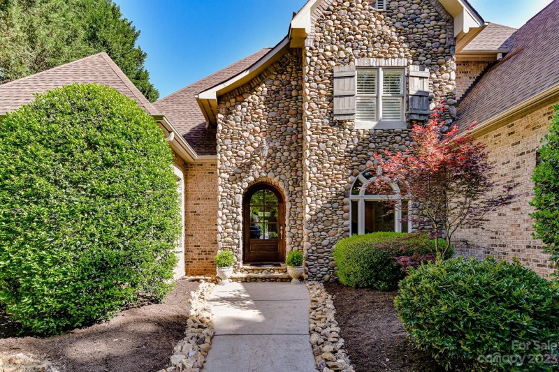 Property image 3 at 7824 Pemswood Street, Charlotte, NC 28277