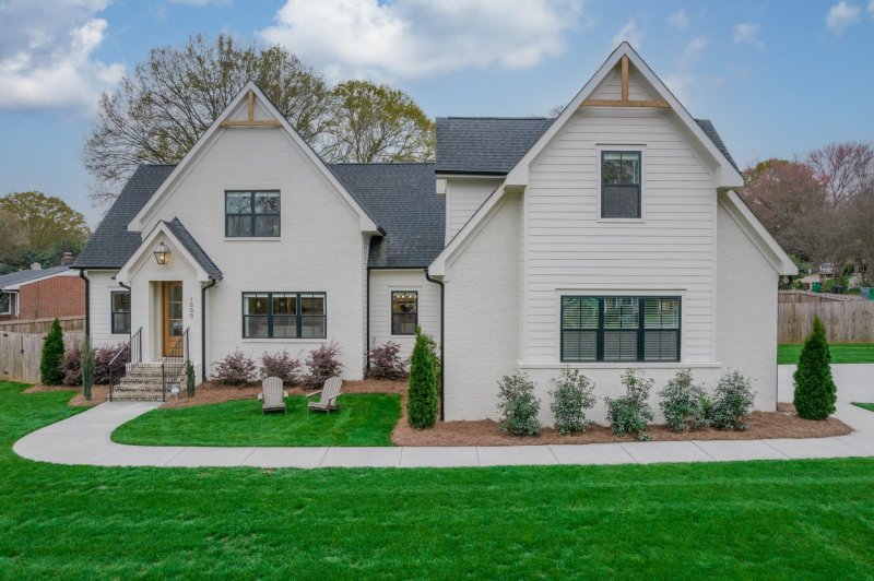 Property image 2 at 1000 Sewickley Drive, Charlotte, NC 28209