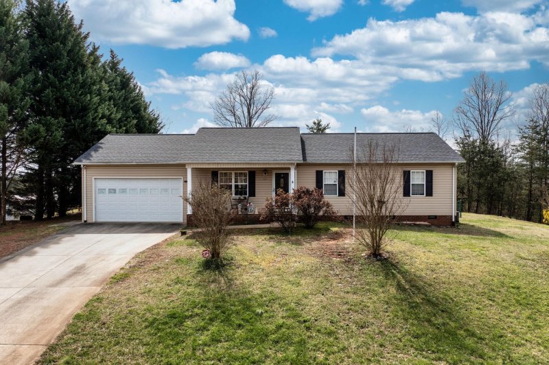 Property image 2 at 6477 Ridgeview Circle, Granite Falls, NC 28630