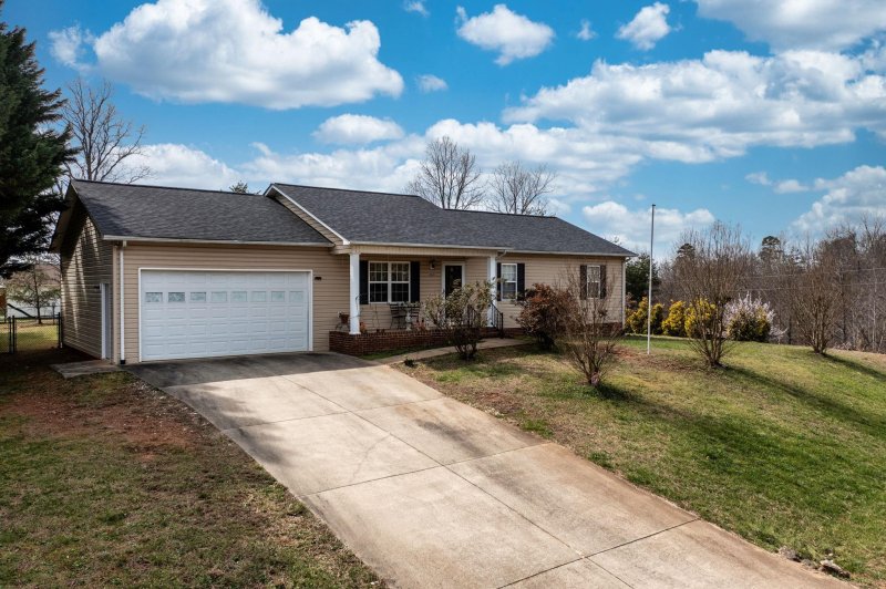 Property image 3 at 6477 Ridgeview Circle, Granite Falls, NC 28630