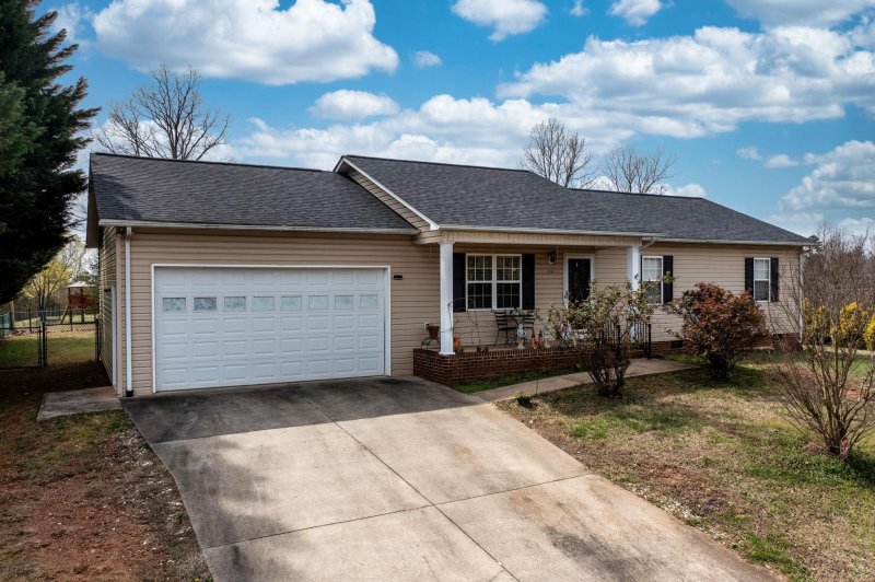 Property image 4 at 6477 Ridgeview Circle, Granite Falls, NC 28630