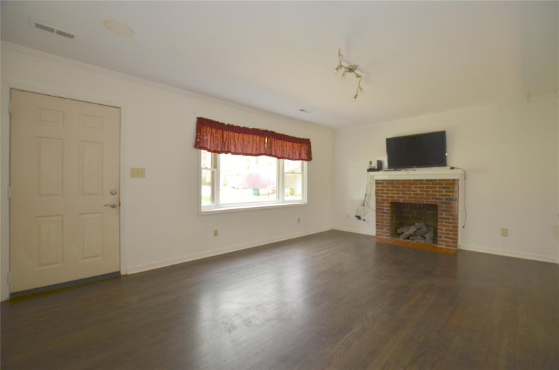 Property image 2 at 5500 Hilltop Circle, Charlotte, NC 28269