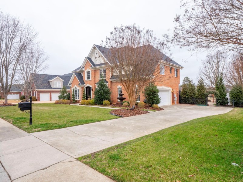 Property image 3 at 7166 Three Wood Drive, Matthews, NC 28104