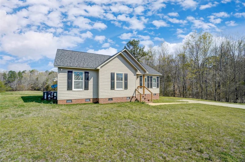 2440 Oxford Circle