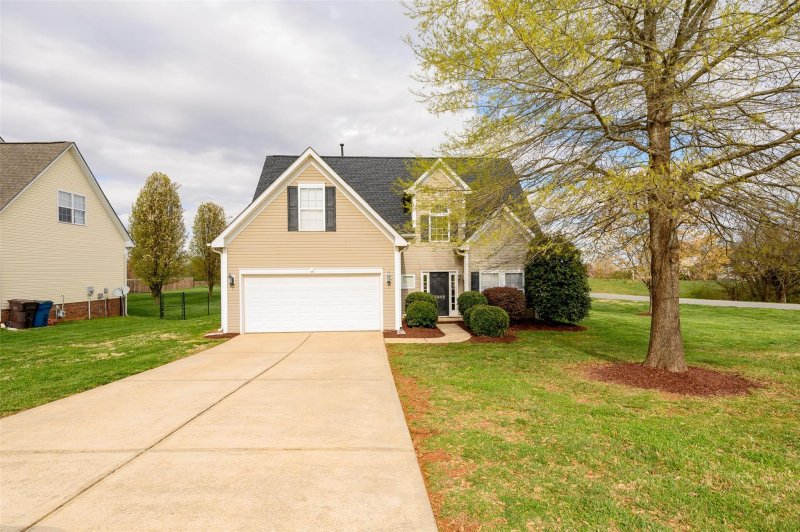 Property image 3 at 4990 Abernethy Park Drive, Hickory, NC 28602