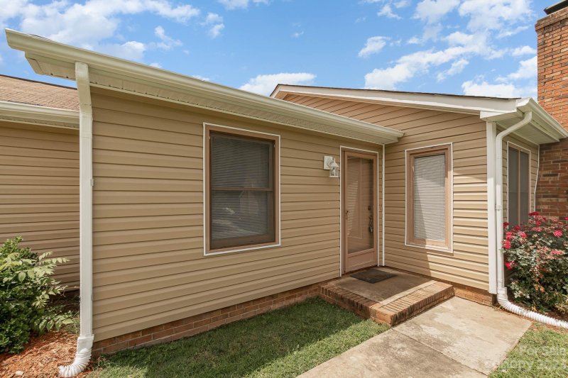 Property image 3 at 1632 Teddington Drive, Charlotte, NC 28214