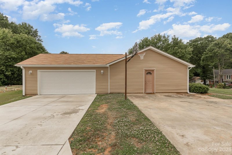 Property image 4 at 1632 Teddington Drive, Charlotte, NC 28214