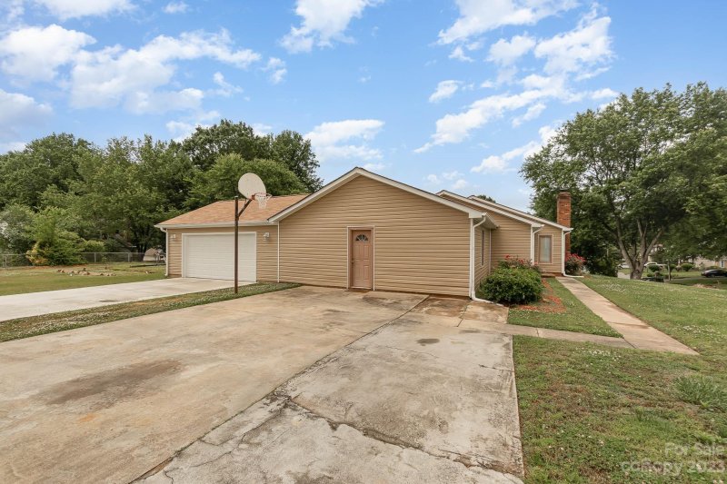 Property image 5 at 1632 Teddington Drive, Charlotte, NC 28214