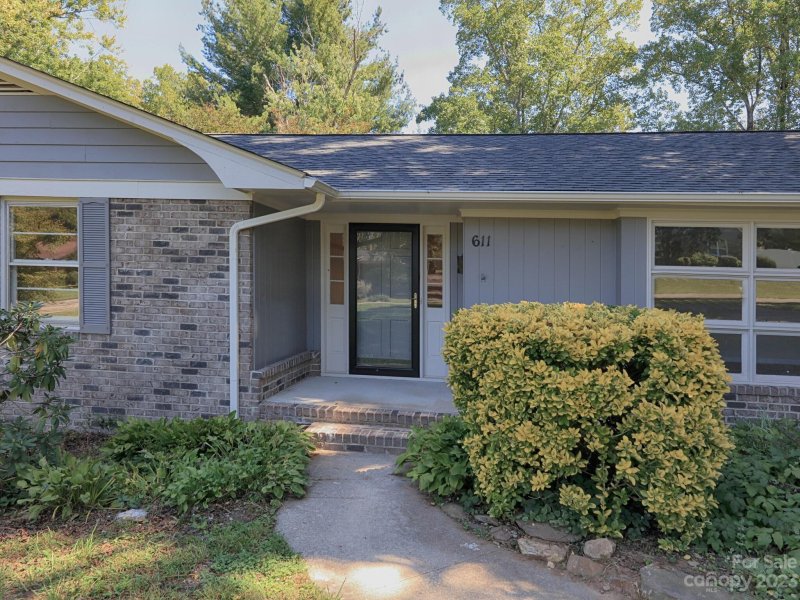 Property image 2 at 611 Greenway Drive, Statesville, NC 28677
