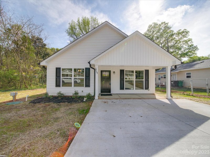 Property image 2 at 2565 Hemphill Street, Charlotte, NC 28208