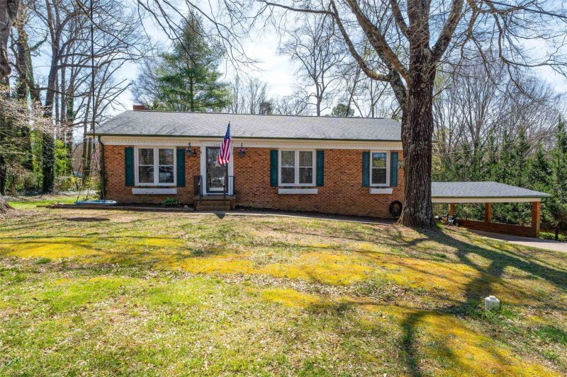 Property image 2 at 2376 32nd Avenue, Hickory, NC 28601