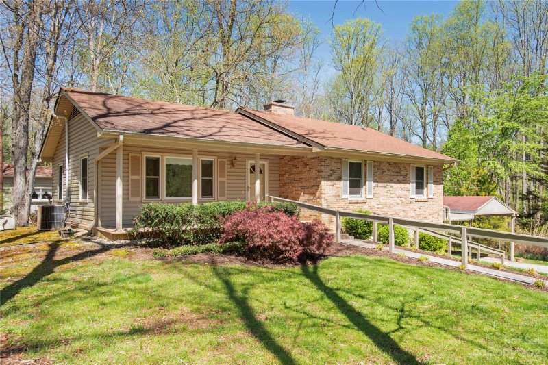 Property image 2 at 3 Merribrook Lane, Hendersonville, NC 28791