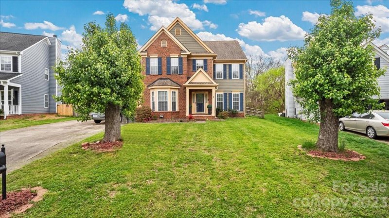 Property image 2 at 8813 Elkins Park Drive, Matthews, NC 28105