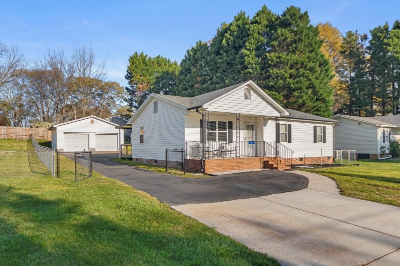 Property image 2 at 109 N 10th Street, Belmont, NC 28012