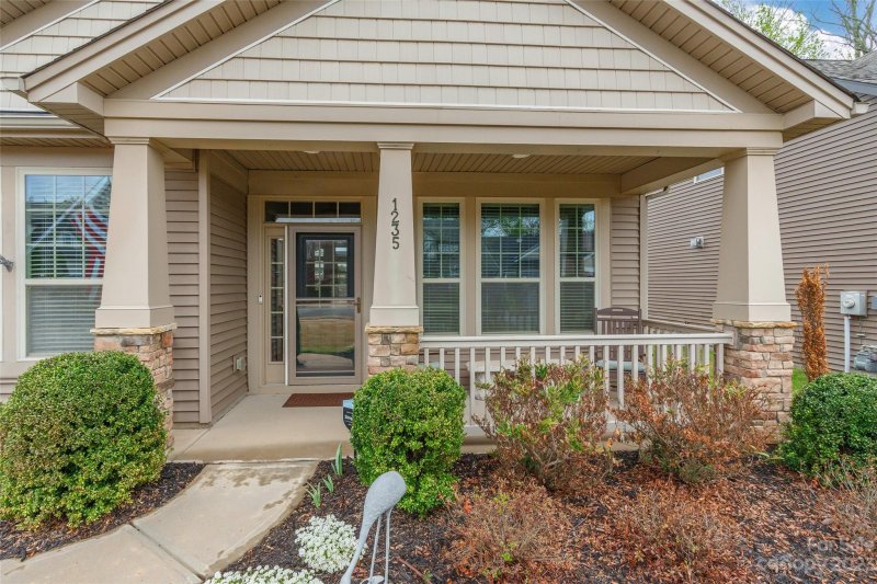 Property image 2 at 1235 Kings Grove Drive, York, SC 29745