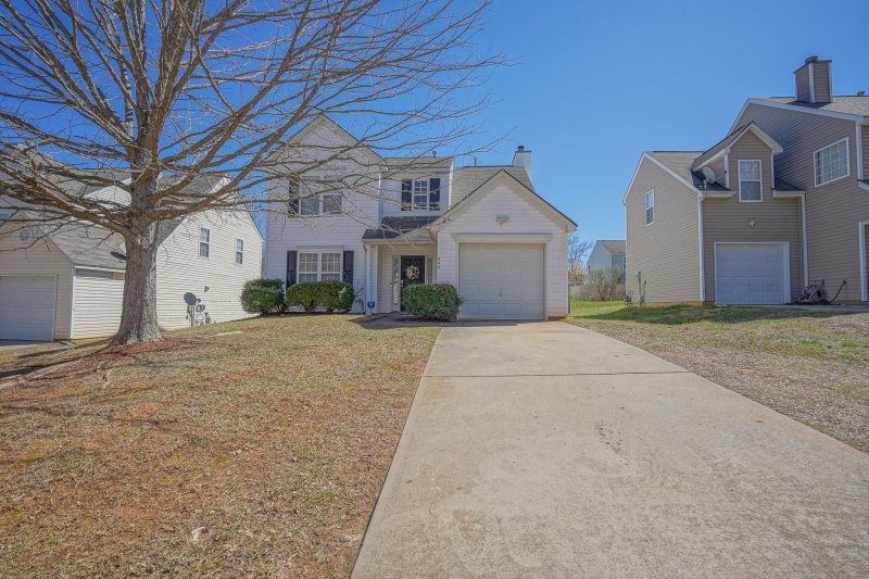 Property image 2 at 944 Grass Hollow Court, Charlotte, NC 28216