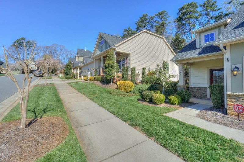 Property image 3 at 204 Aztec Circle, Mooresville, NC 28117