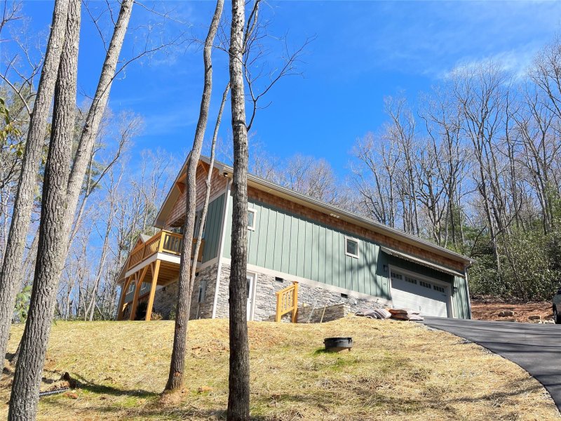 Property image 2 at 65 Crossings Circle, Fairview, NC 28730