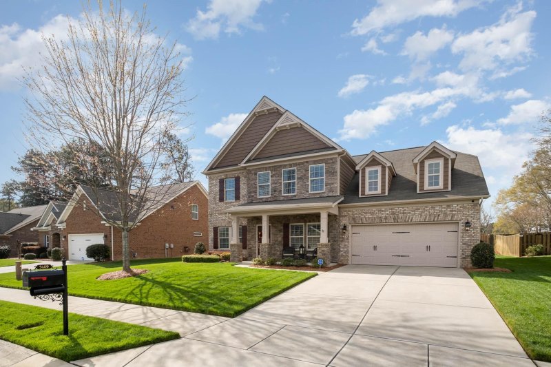 Property image 2 at 5409 Poplar Knoll Drive, Matthews, NC 28105
