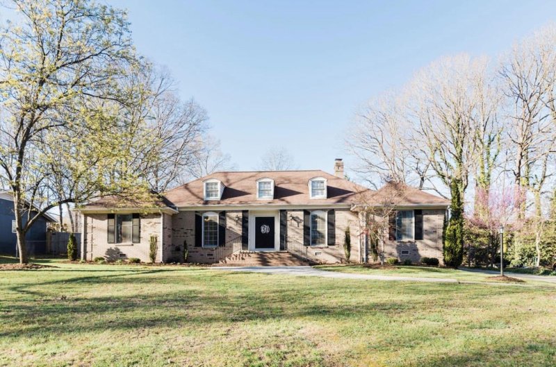 Property image 2 at 1231 18th Avenue, Hickory, NC 28601