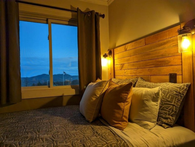 301 Pinnacle Inn Road