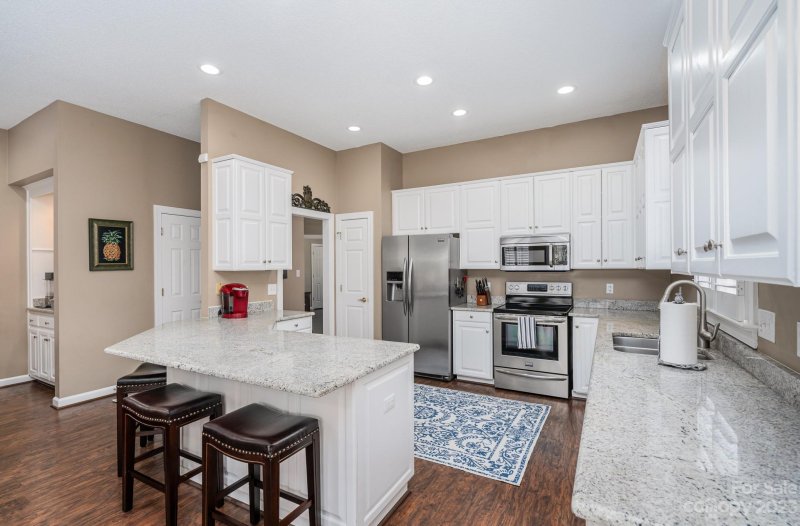 Property image 2 at 7035 Walton Heath Lane, Charlotte, NC 28277