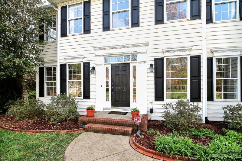 Property image 3 at 2814 Mt Isle Harbor Drive, Charlotte, NC 28214