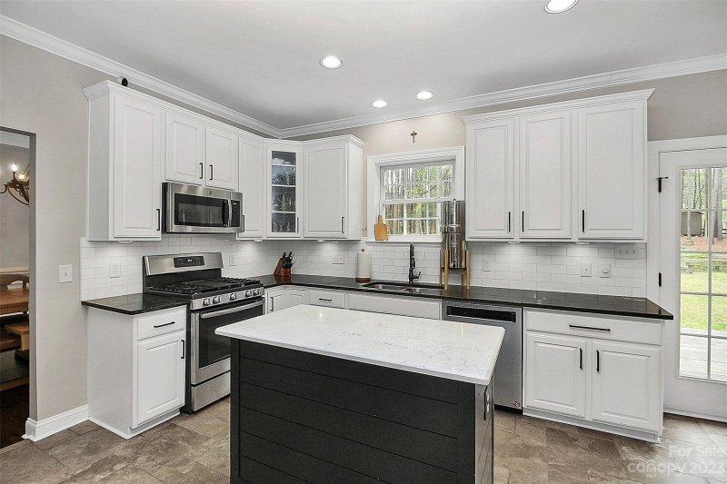 Property image 5 at 2814 Mt Isle Harbor Drive, Charlotte, NC 28214