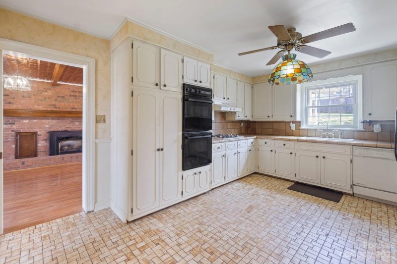 Property image 2 at 536 Shiloh Church Road, Hickory, NC 28601