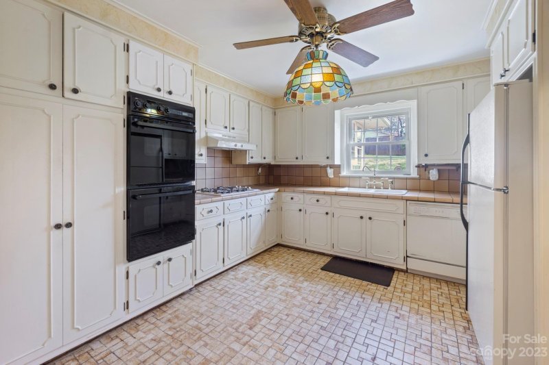 Property image 3 at 536 Shiloh Church Road, Hickory, NC 28601